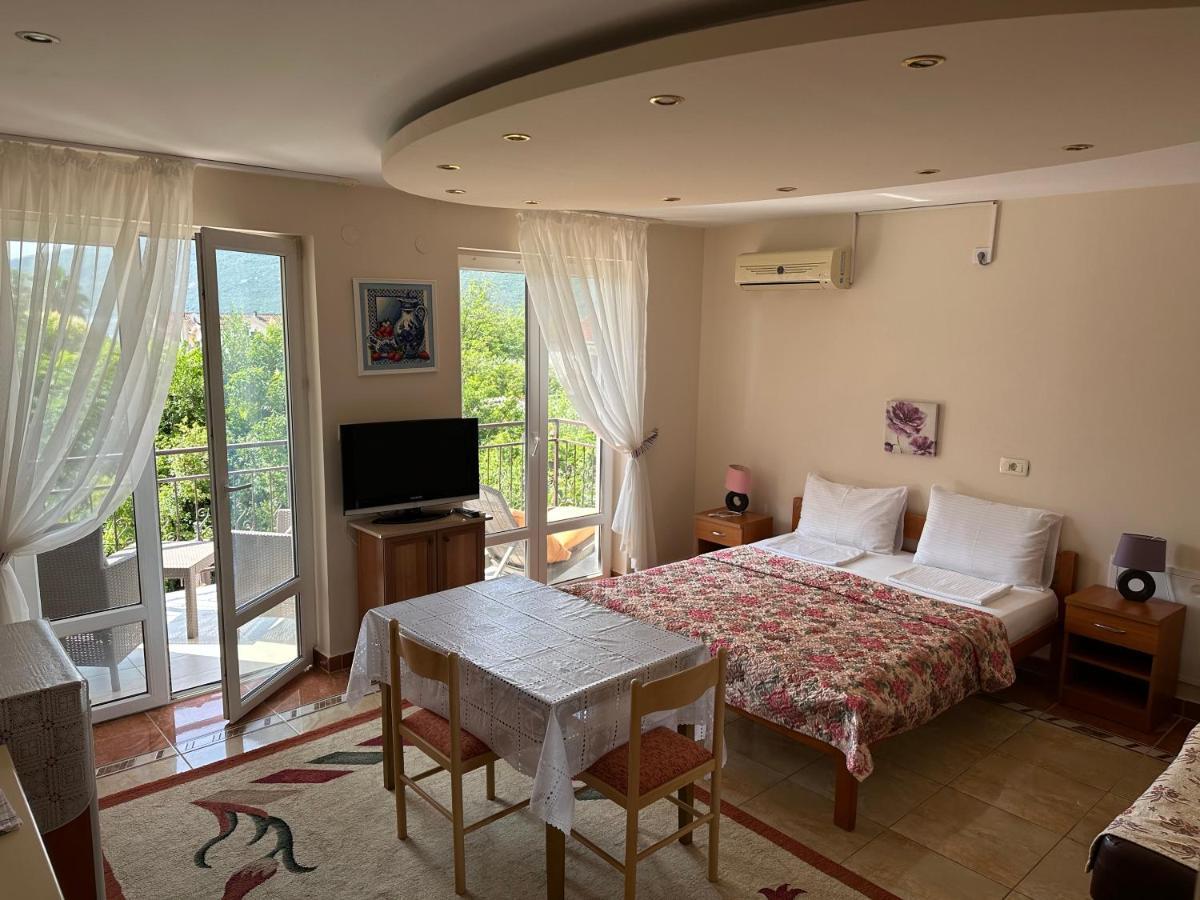 Villa Alla Bed&Breakfast Herceg Novi Exteriör bild